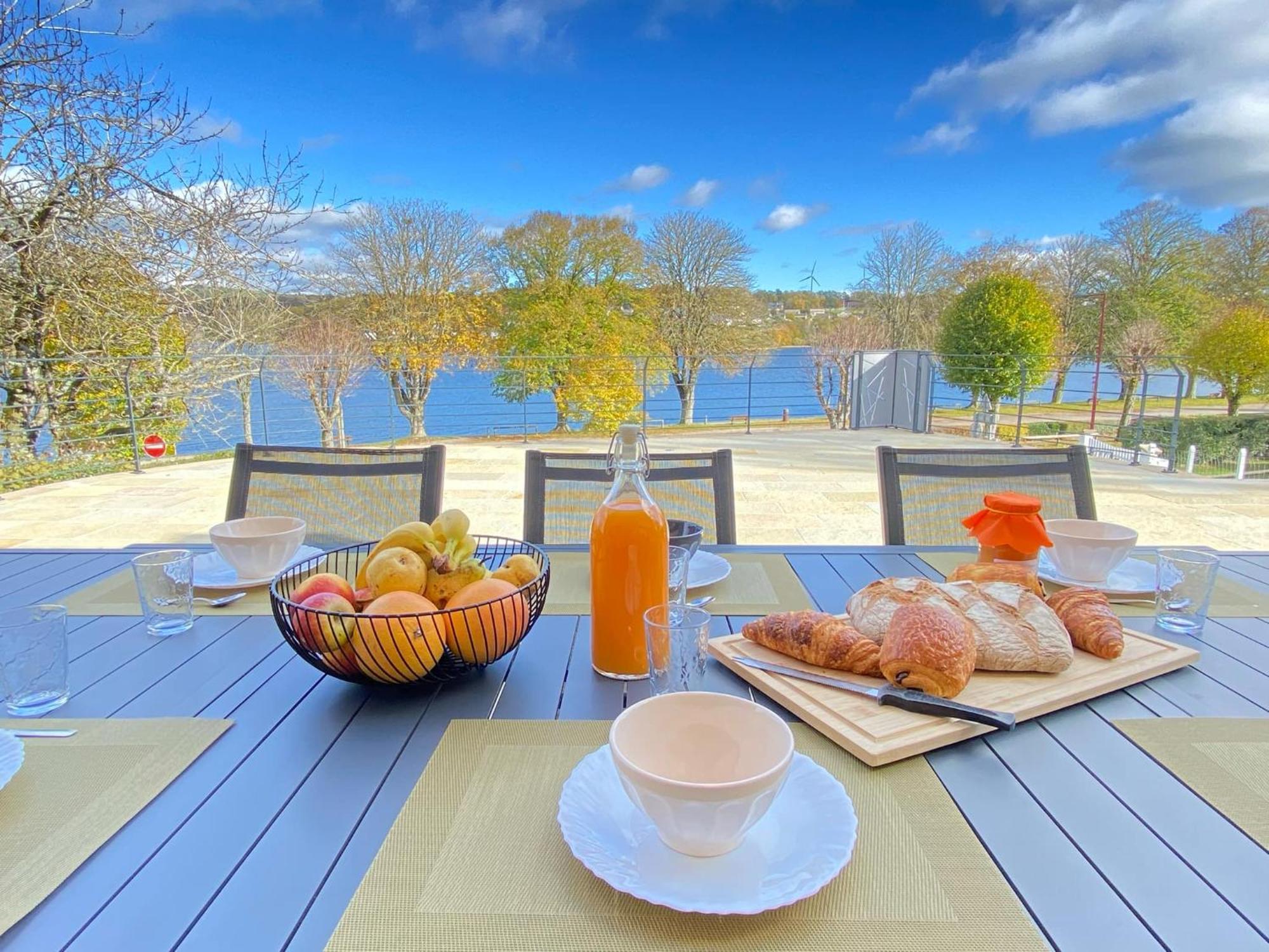 Villa Le Menhir 4 Ch Au Bord Du Lac Et Terrasse Villefranche-de-Panat Εξωτερικό φωτογραφία